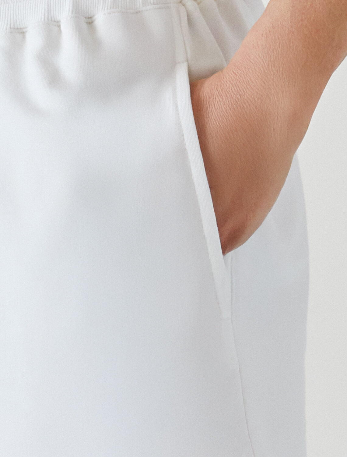 ст. цена1390руб.! VILATTE Шорты D48.009белый