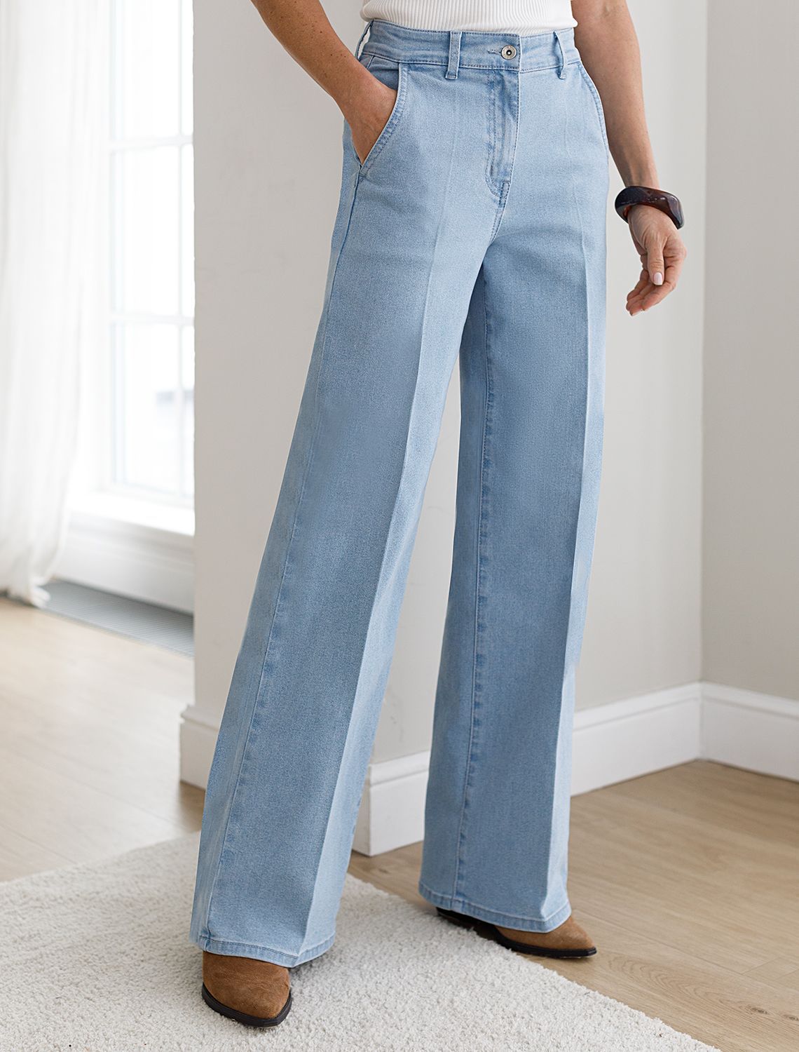 Прямые джинсы трубы со стрелками из эластичного денима