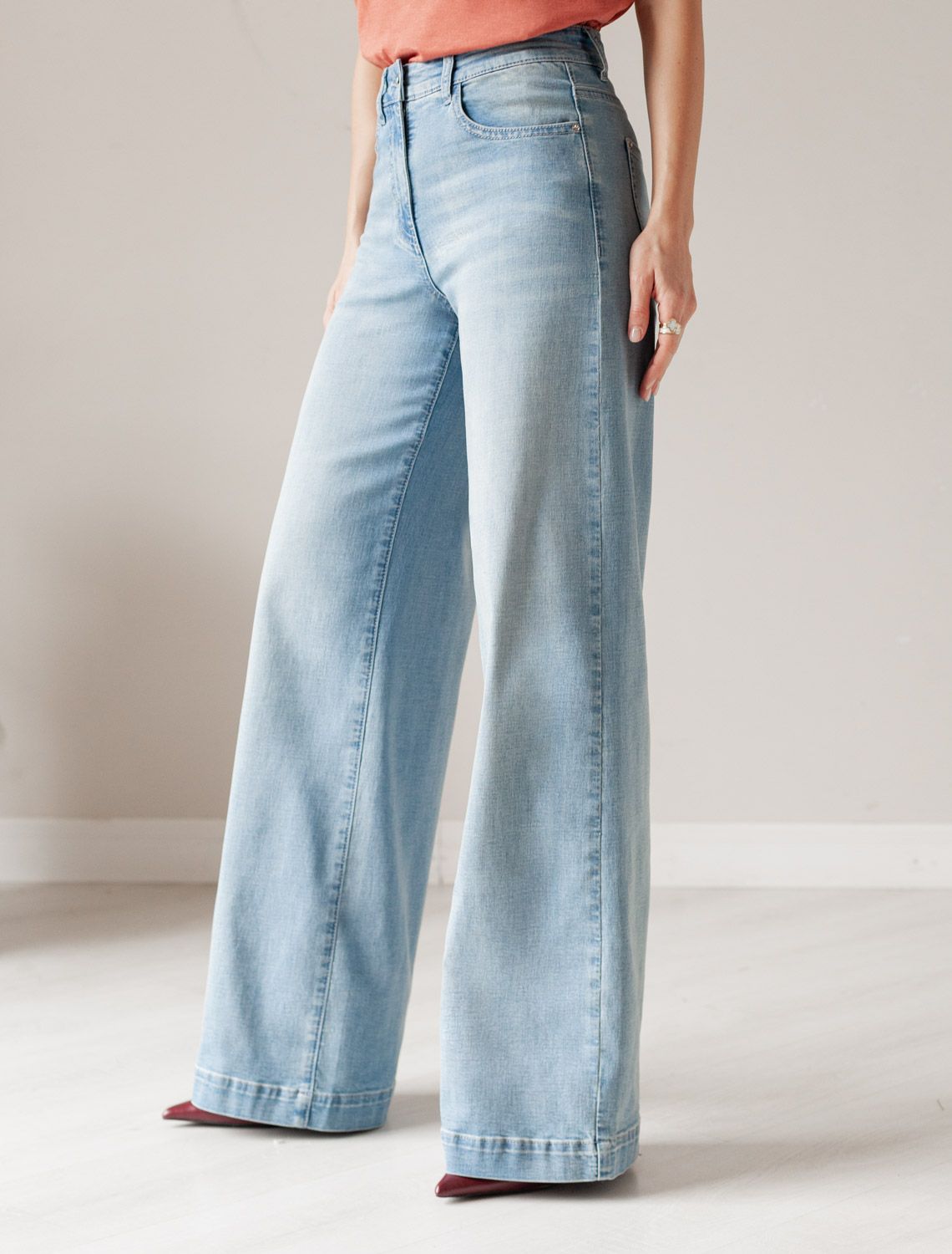 Джинсы трубы прямые с декоративной стиркой из эластичного денима