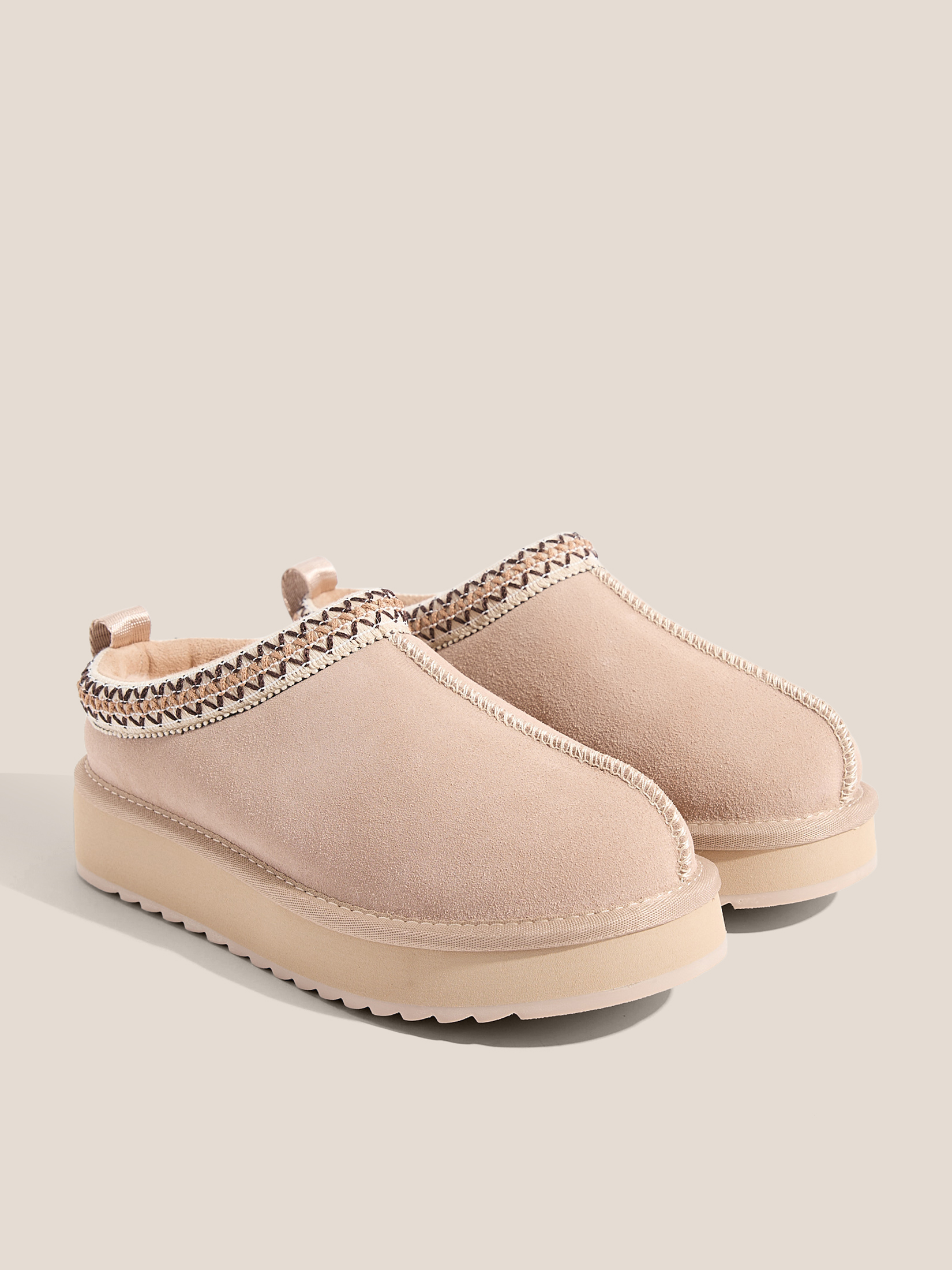 2390 р. 5690 р. Женские угги TENDANCE