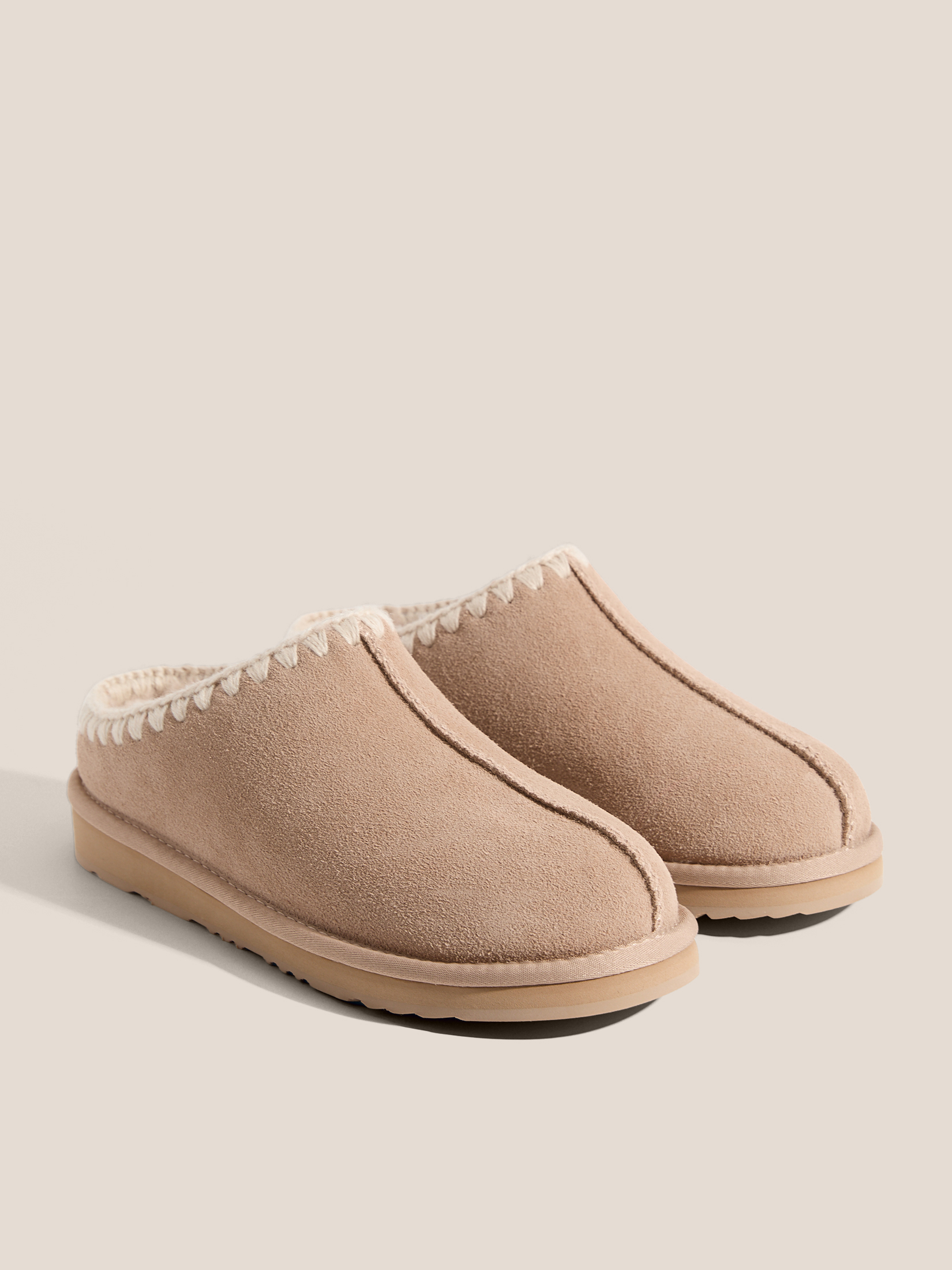 2558 р. 6090 р. Женские угги TENDANCE