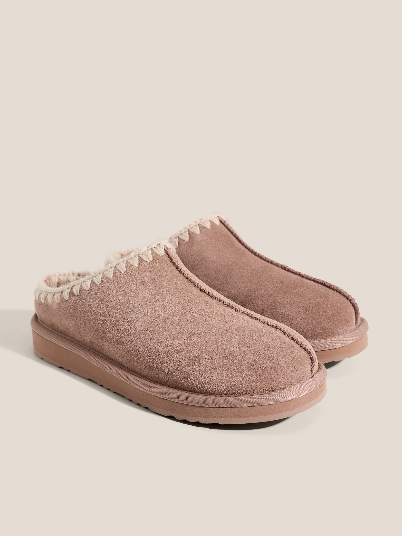 2558 р. 6090 р. Женские угги TENDANCE