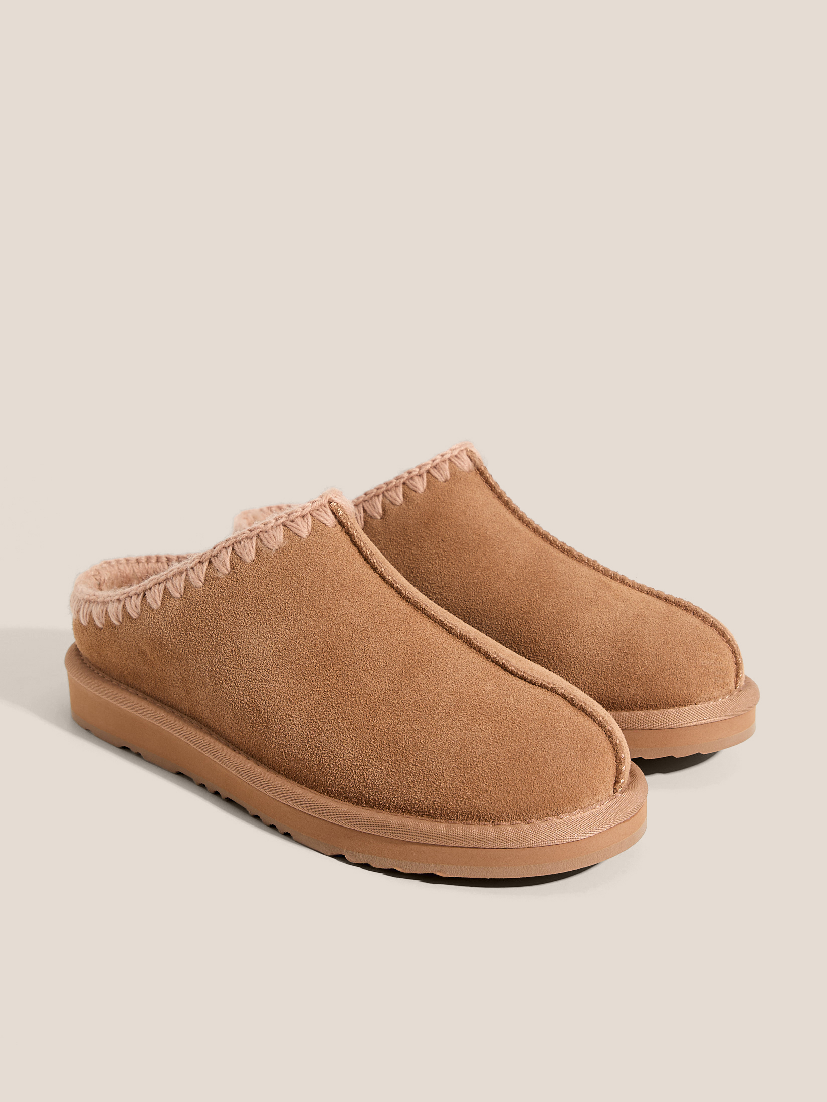 2558 р. 6090 р. Женские угги TENDANCE