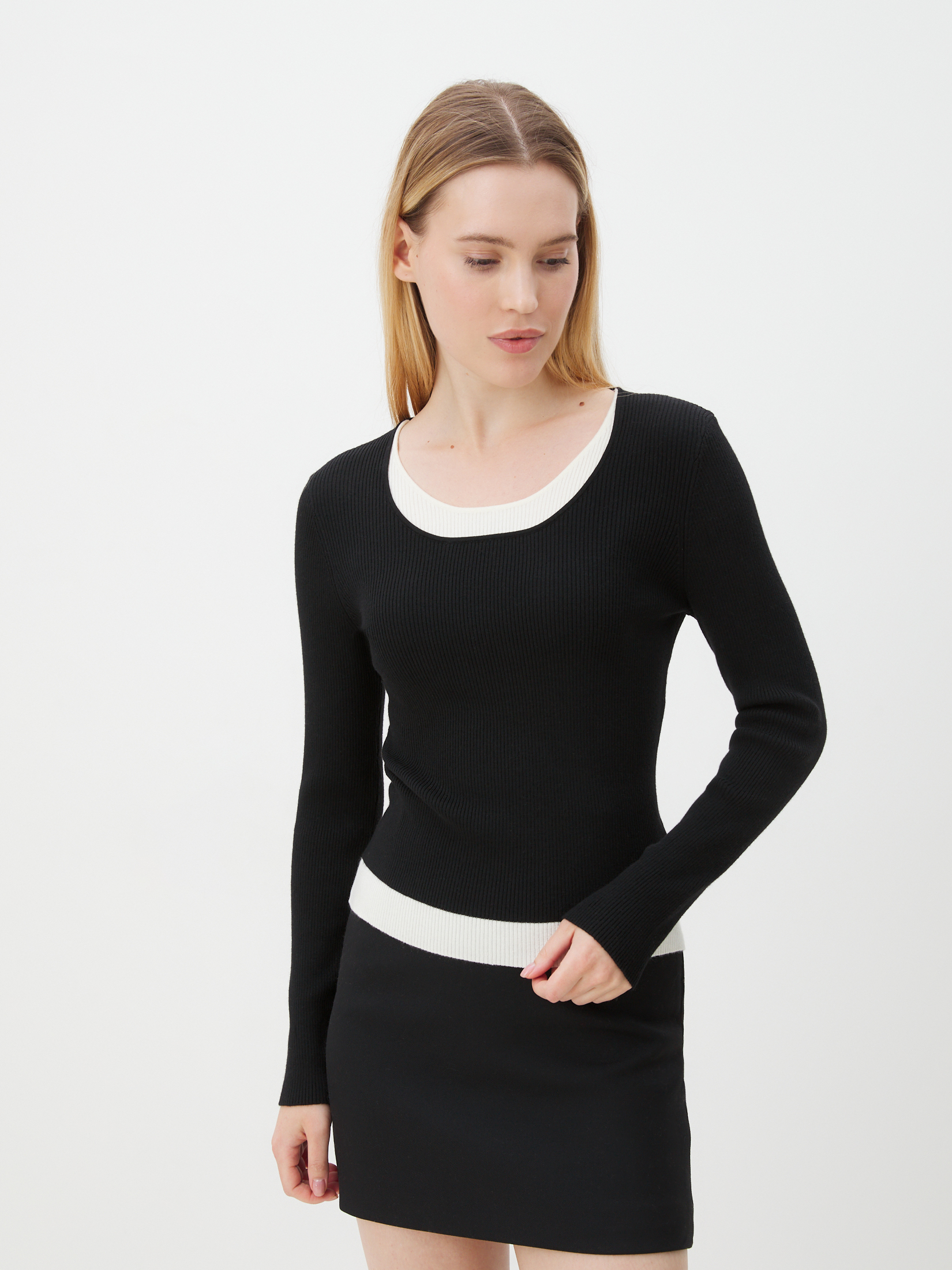 1645 р. 4010 р. Женский джемпер MAISON DAVID