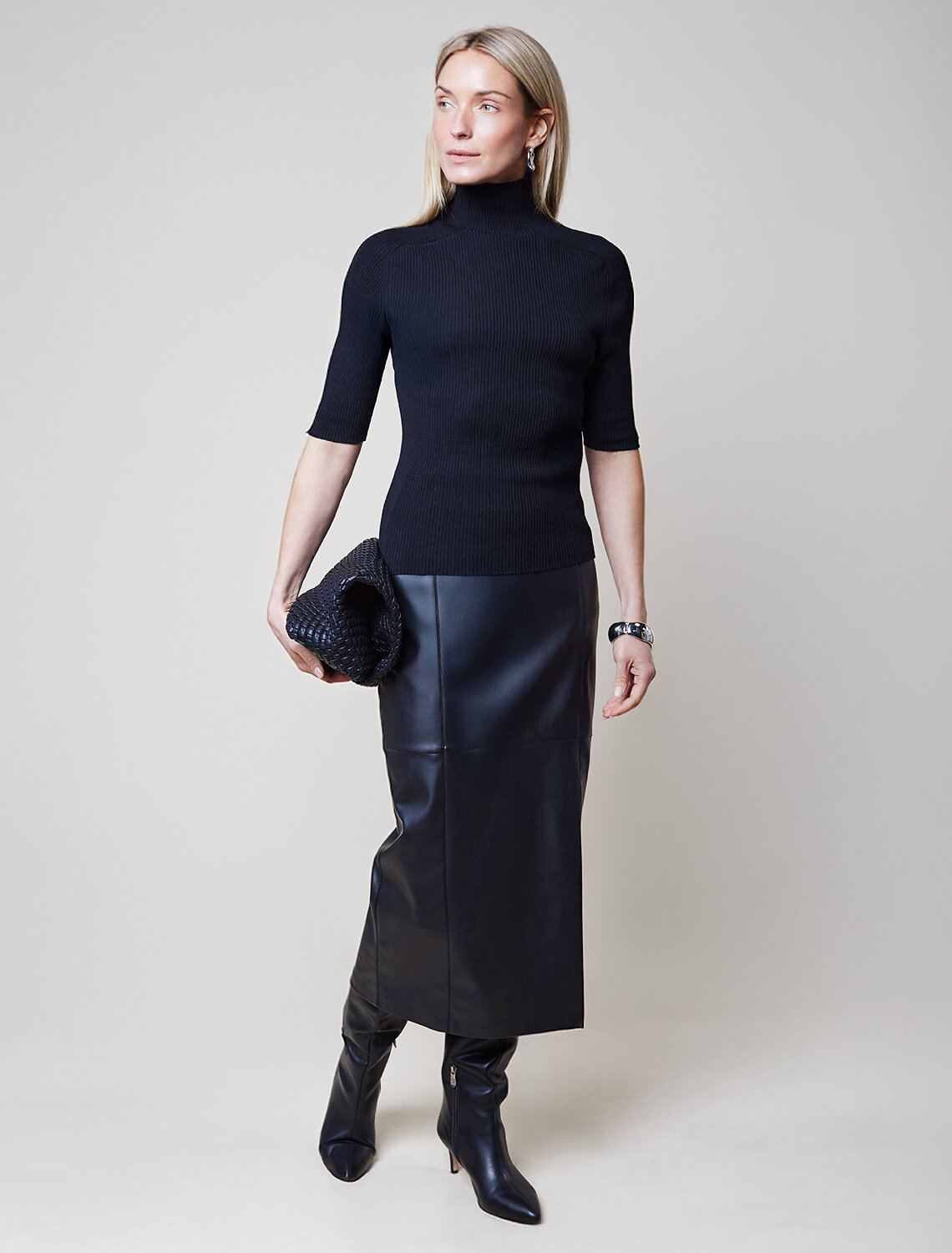 ст. цена1750руб.! VILATTE Свитер D34.198черный