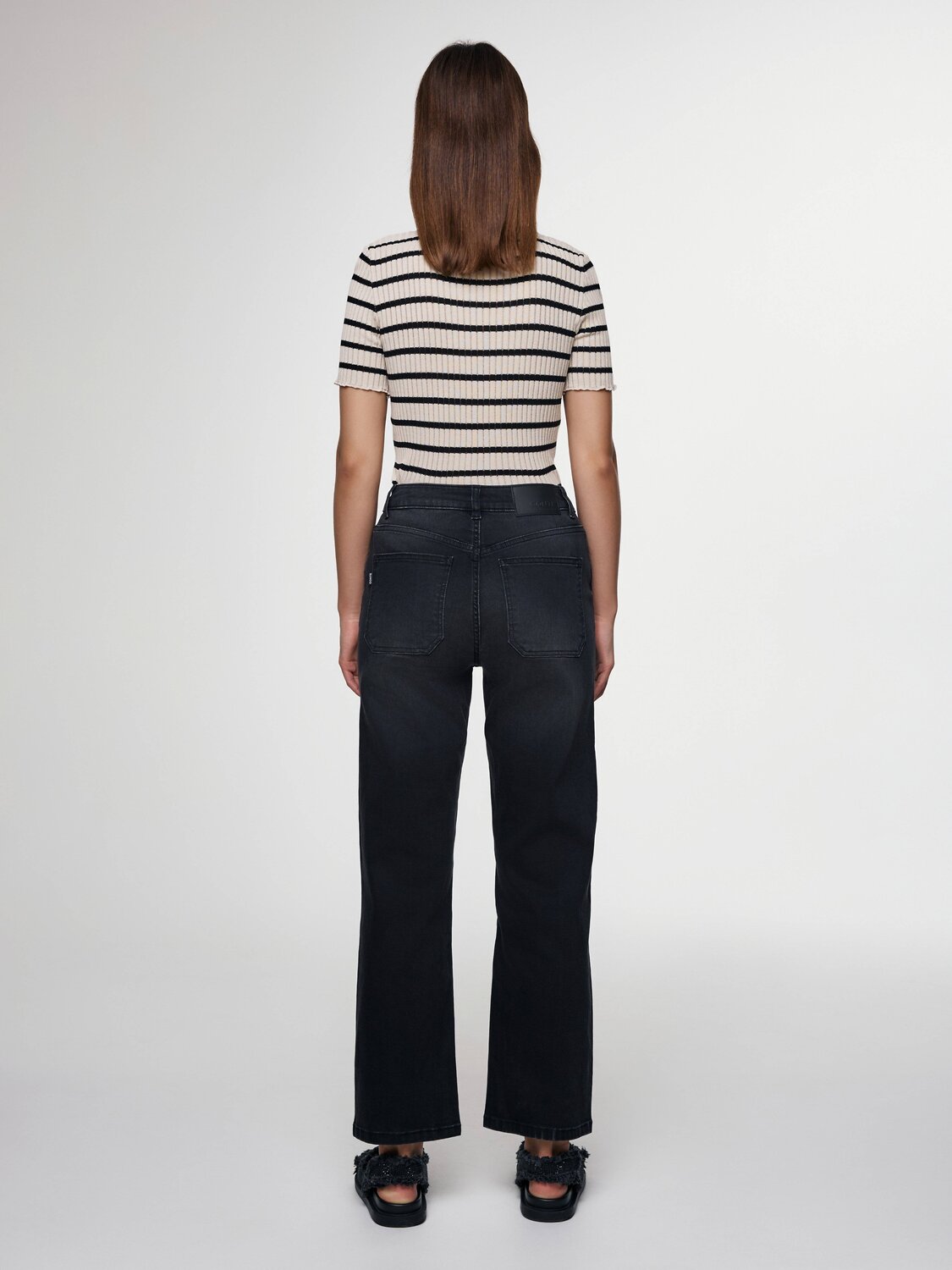 ст. цена3685руб.! Conte elegant Джинсы CON-624black