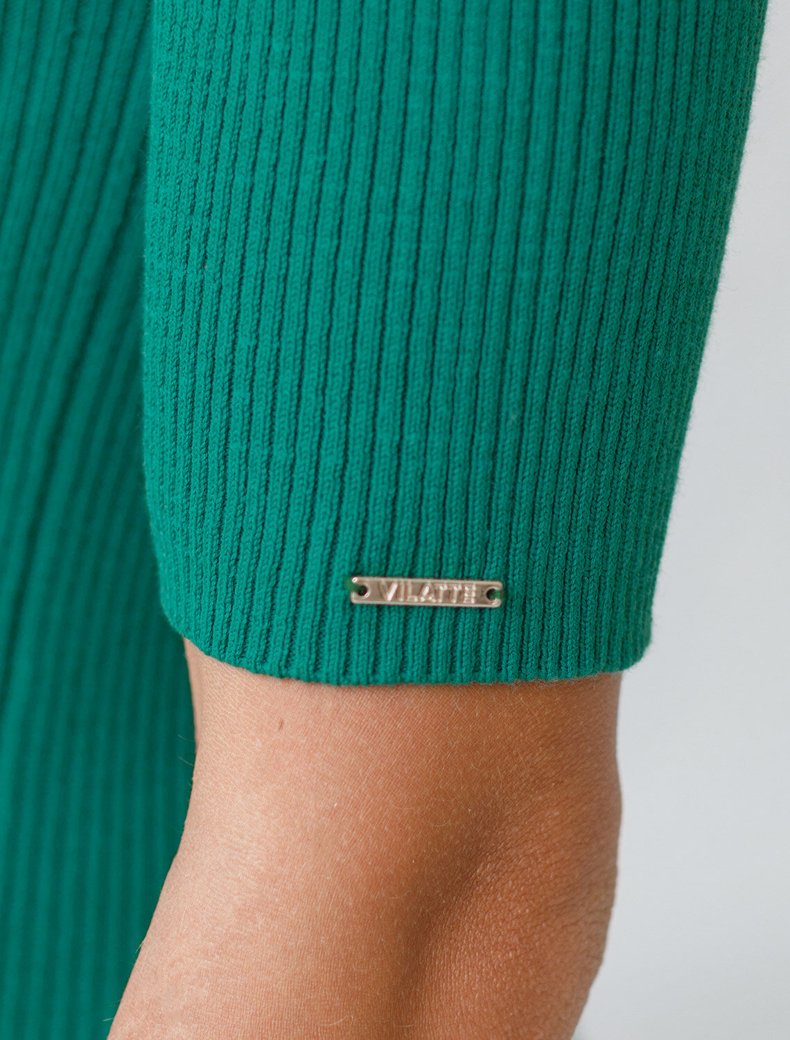 ст. цена1750руб.! VILATTE Свитер D34.198зеленый