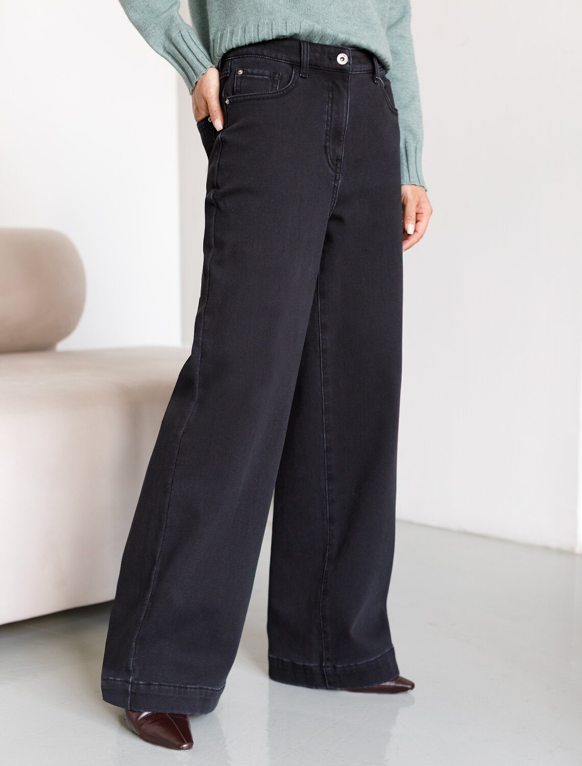 ст. цена2890руб.! VILATTE Джинсы D54.157черный