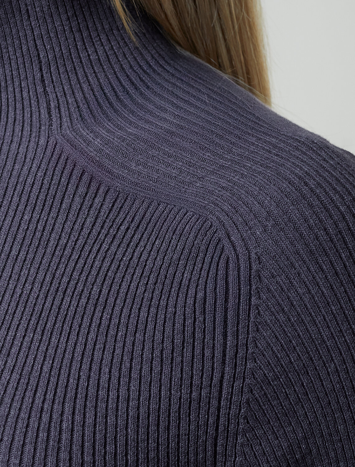 ст. цена1750руб.! VILATTE Свитер D34.198серый меланж