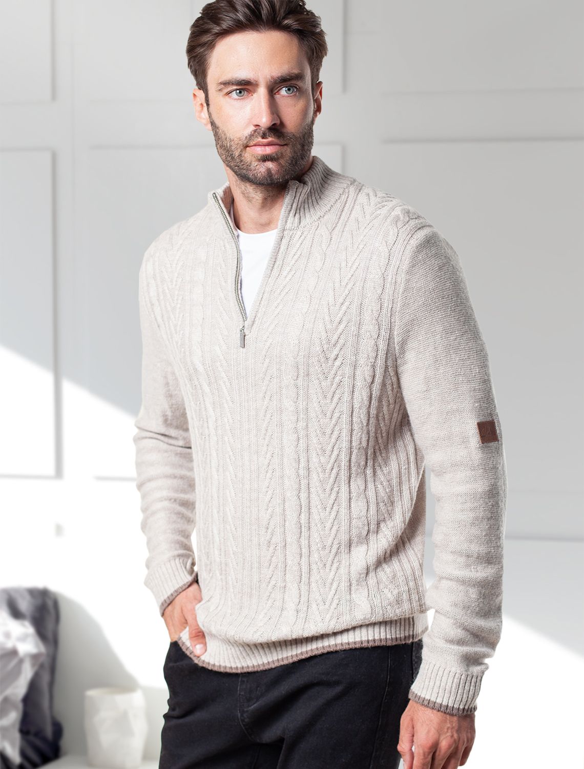 Свитер фактурной крупной вязки с металлической молнией