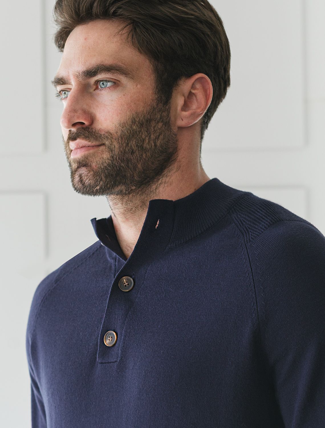 Джемпер тонкой вязки с застежкой на пуговицы