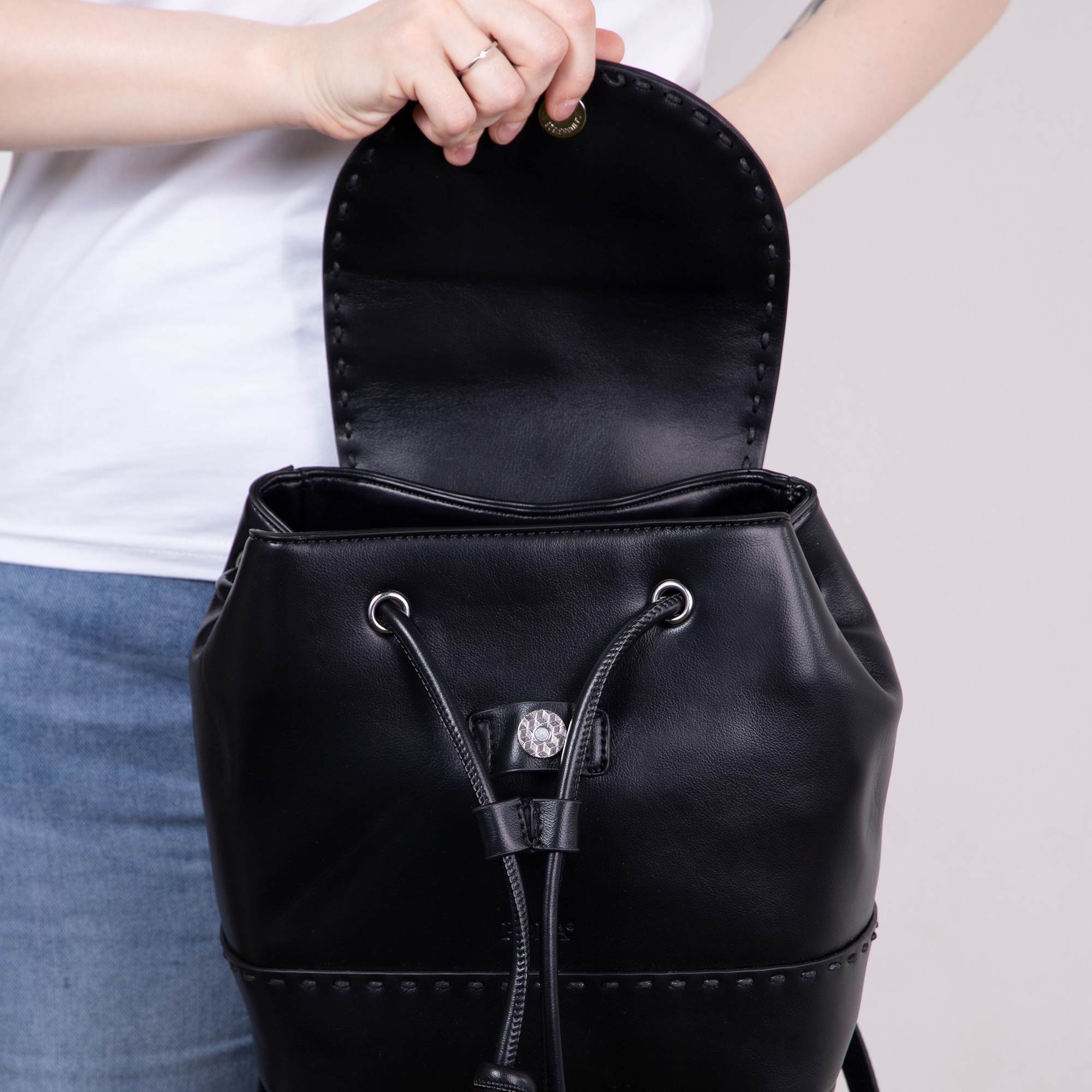 ОБЫЧНАЯ ЦЕНА 1830РУБ. Сумка-рюкзак 2601 (Белый)