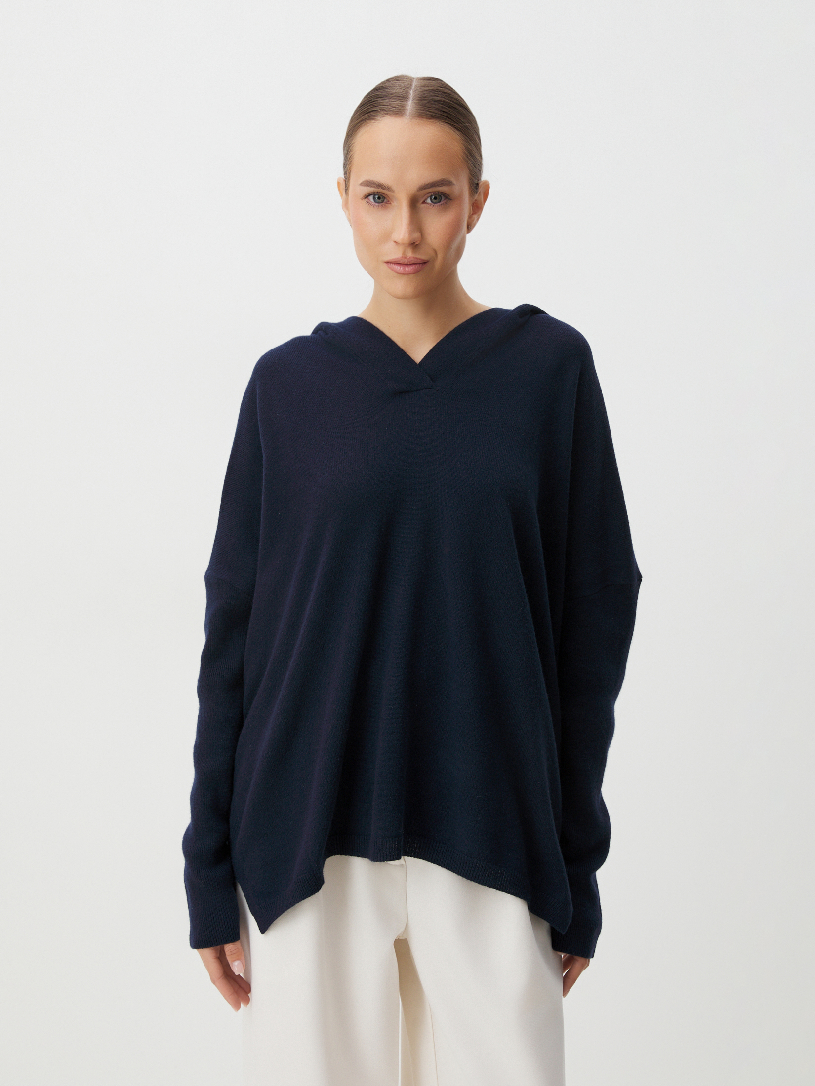 5339 р. 13020 р. Женский джемпер MAISON DAVID