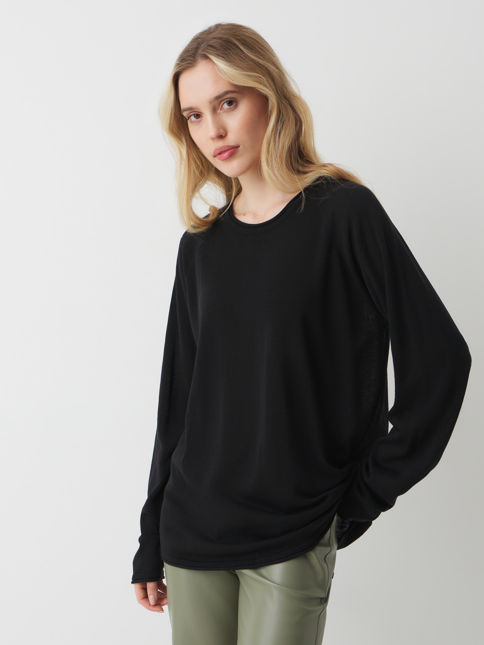 1530 р. 3730 р. Женский джемпер MAISON DAVID