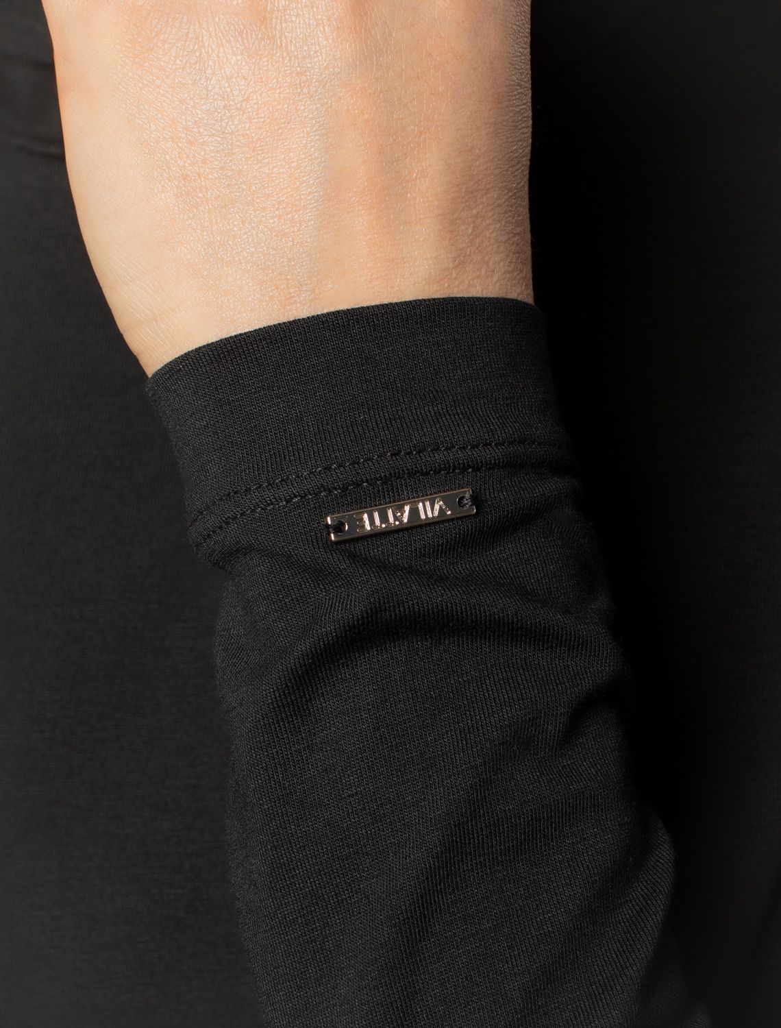 Ст.цена 1290р Водолазка из премиального хлопка с эластаном D49.115 черный