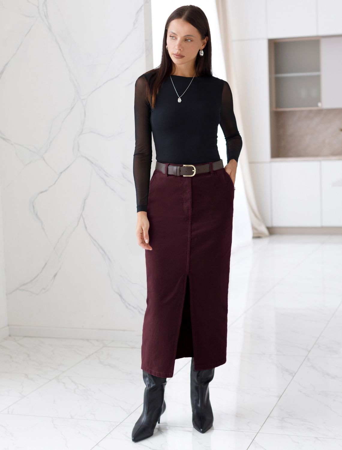 Ст.цена 2390р Юбка из эластичного микро-вельвета D26.189 бургунди