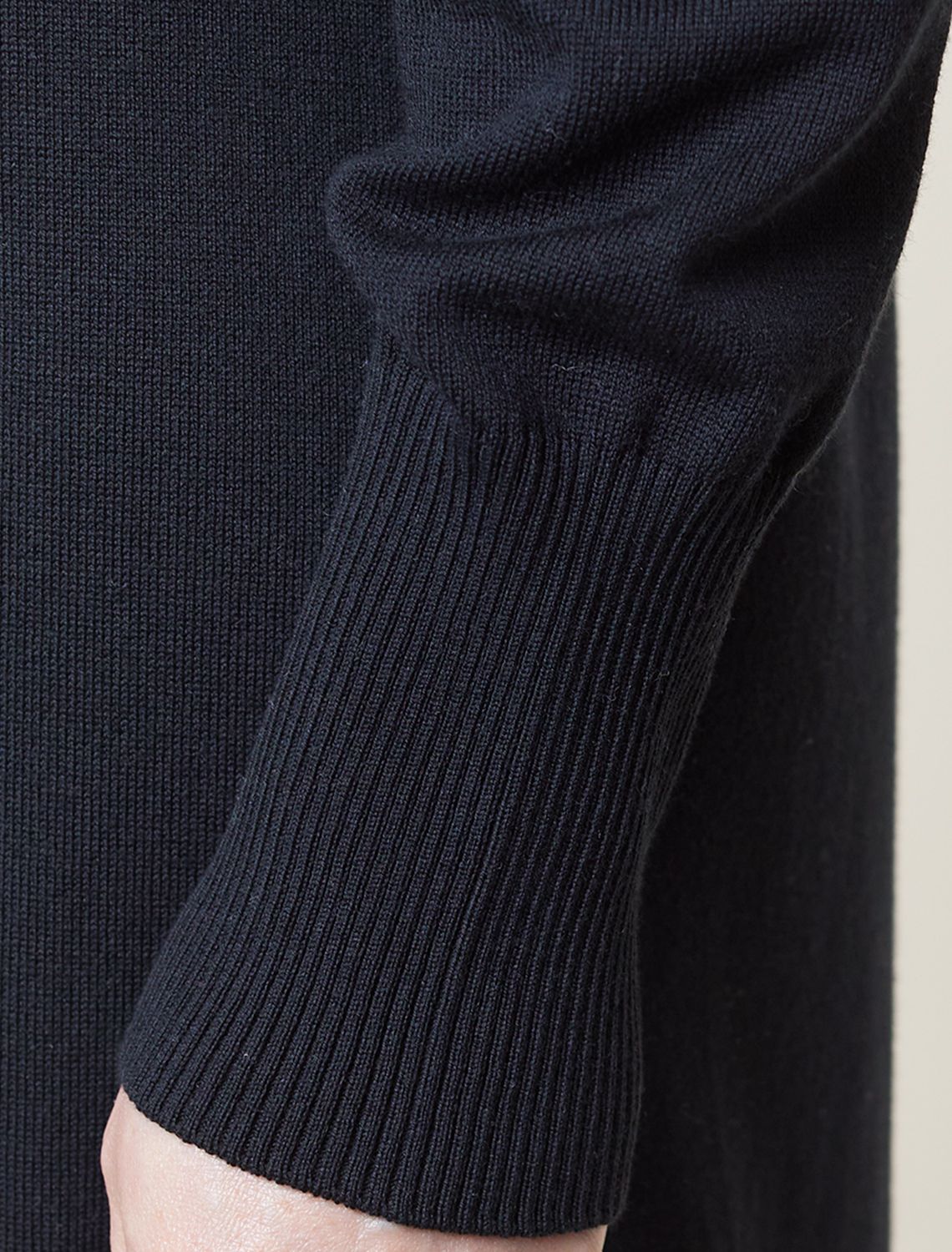 Ст.цена 2690р Платье тонкой вязки из хлопка с нейлоном D32.106 черный