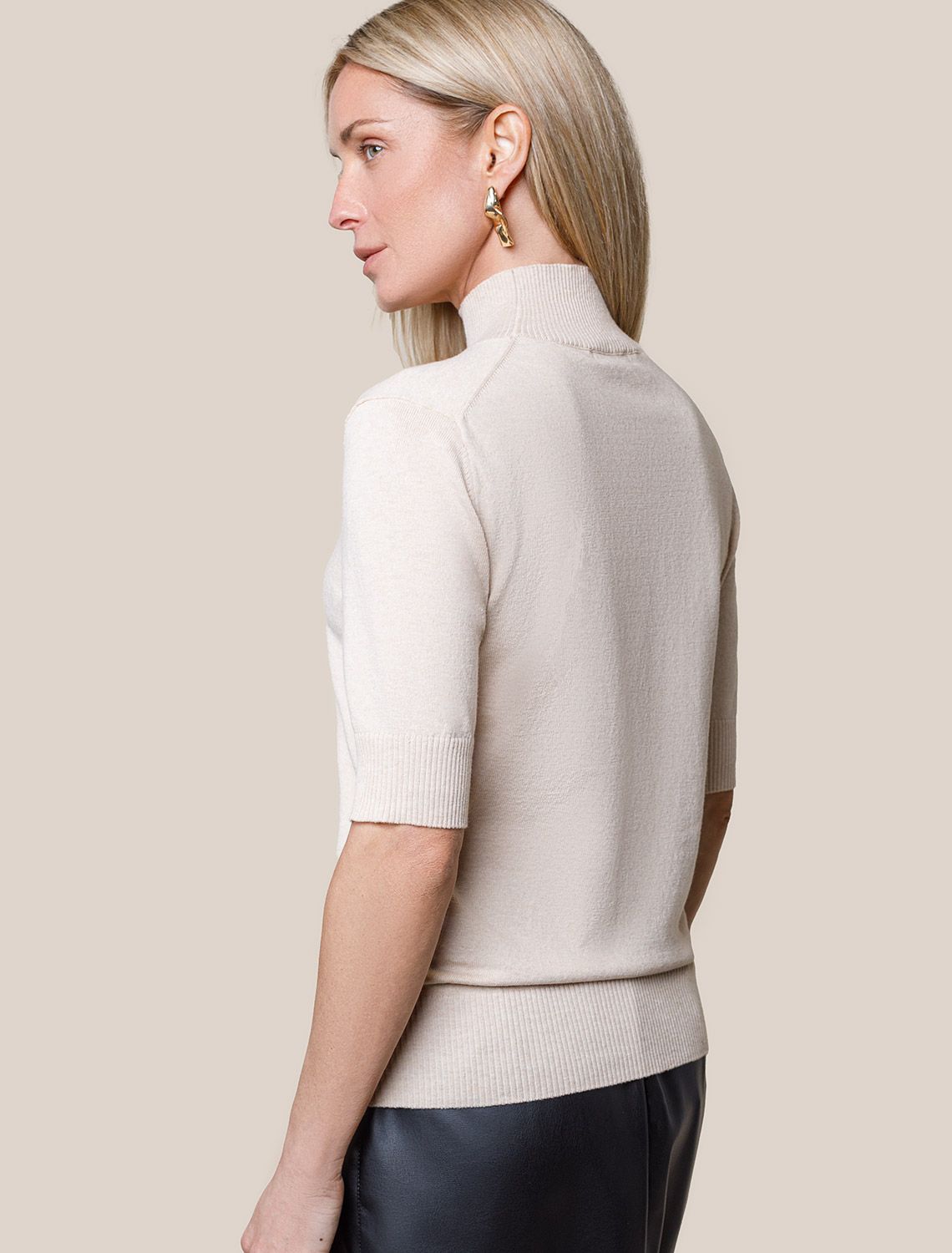 Ст.цена 1750р Джемпер тонкой вязки из хлопка с нейлоном D34.201 бежевый меланж