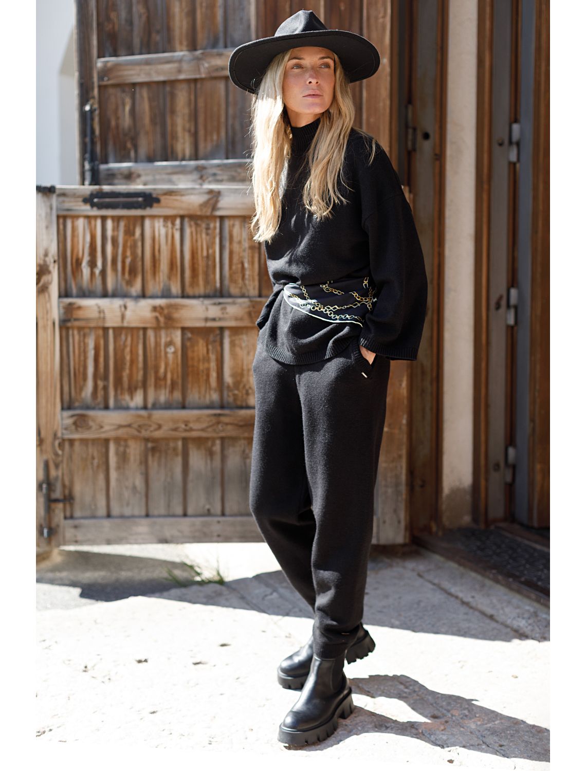 Ст.цена 2450р Брюки из пряжи с кашемиром D38.013 черный