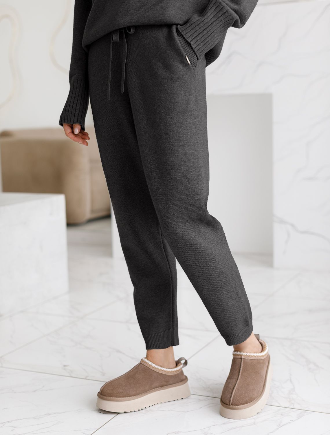 Ст.цена 2450р Брюки из пряжи с кашемиром D38.013 черный