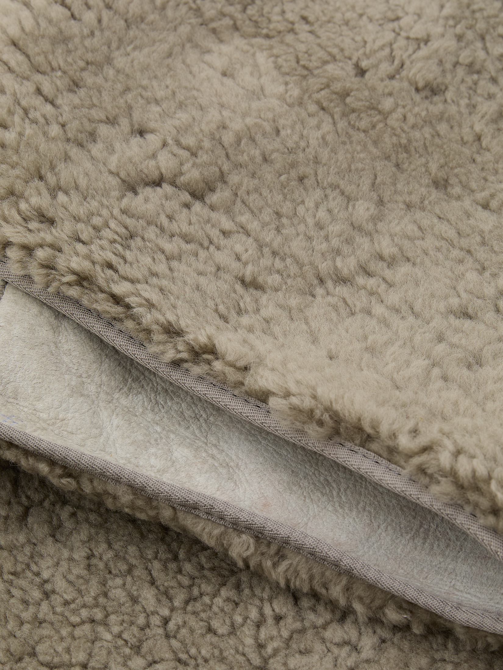 Ковер из натуральной овчины 1.8x2м MAISON DAVID 4037234, зелено-серый