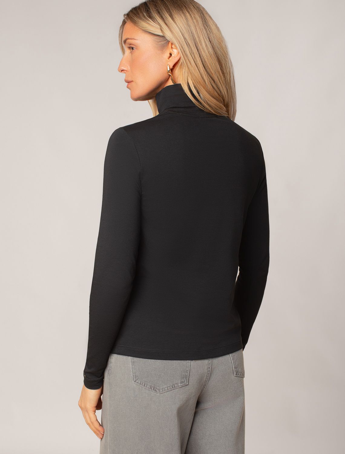 Ст.цена 1290р Водолазка из премиального хлопка с эластаном D49.115 черный