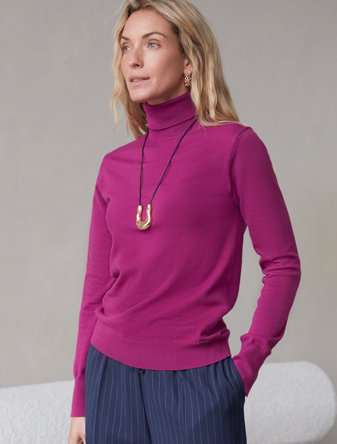 Ст.цена 1890р Водолазка тонкой вязки из хлопка с нейлоном D34.197 пурпурный