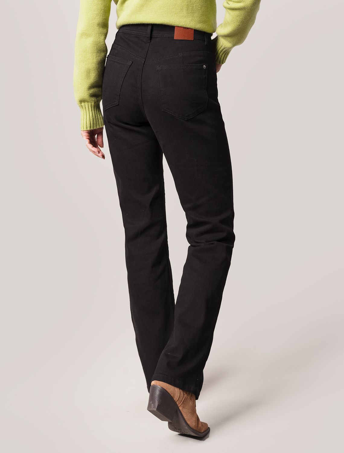 Ст.цена 2590р Прямые джинсы из эластичного денима D54.066 черный