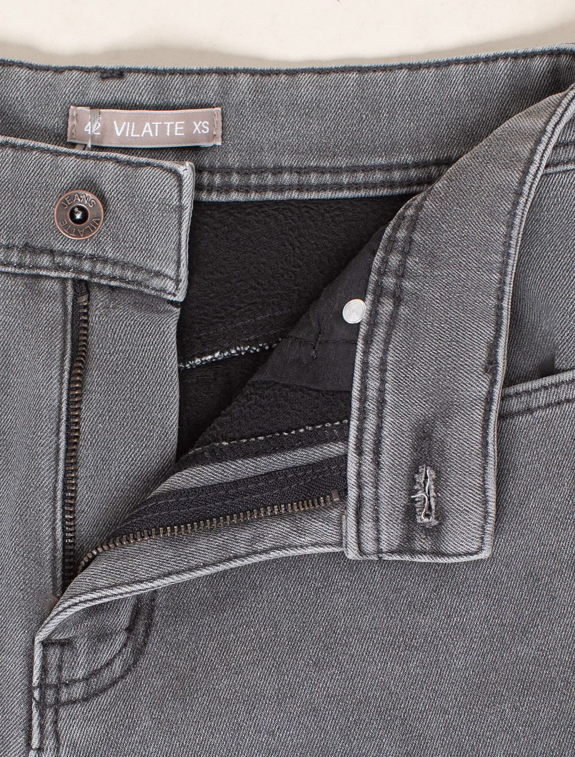 Ст.цена 2790р Джинсы mom-fit на флисе D54.076 серый