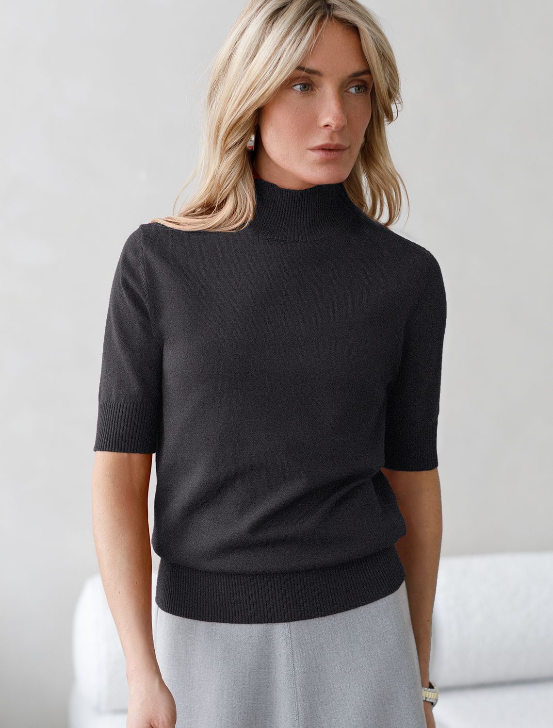 Ст.цена 1750р Джемпер тонкой вязки из хлопка с нейлоном D34.201 черный