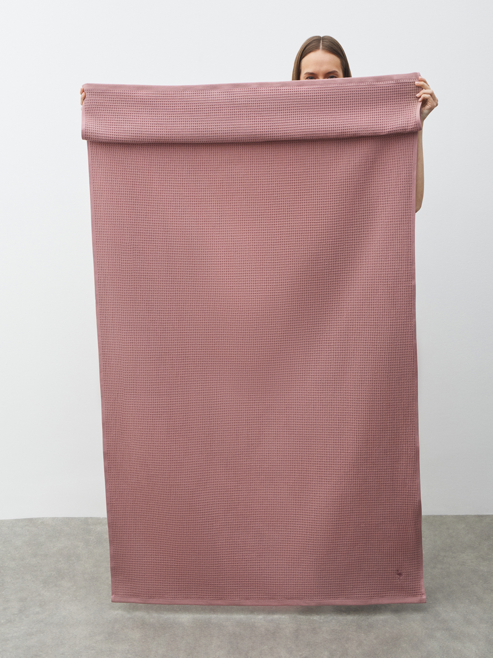 Вафельное банное полотенце 100x180 MAISON DAVID 4690557, серо-розовый