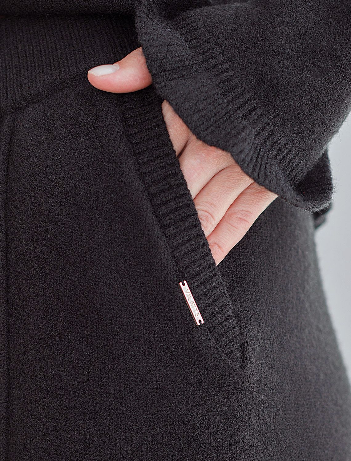 Ст.цена 2450р Брюки из пряжи с кашемиром D38.013 черный