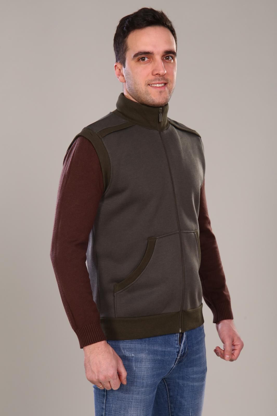 Том - жилет хаки