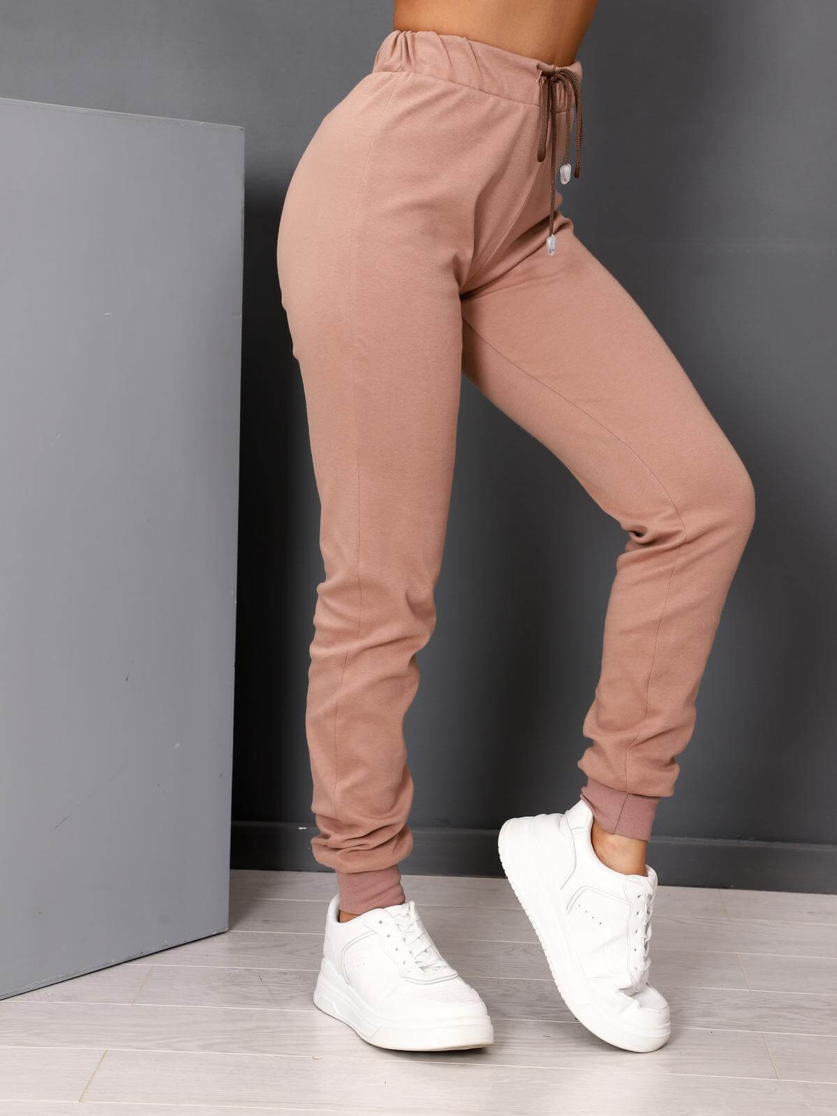 Гуашь - брюки бежевый