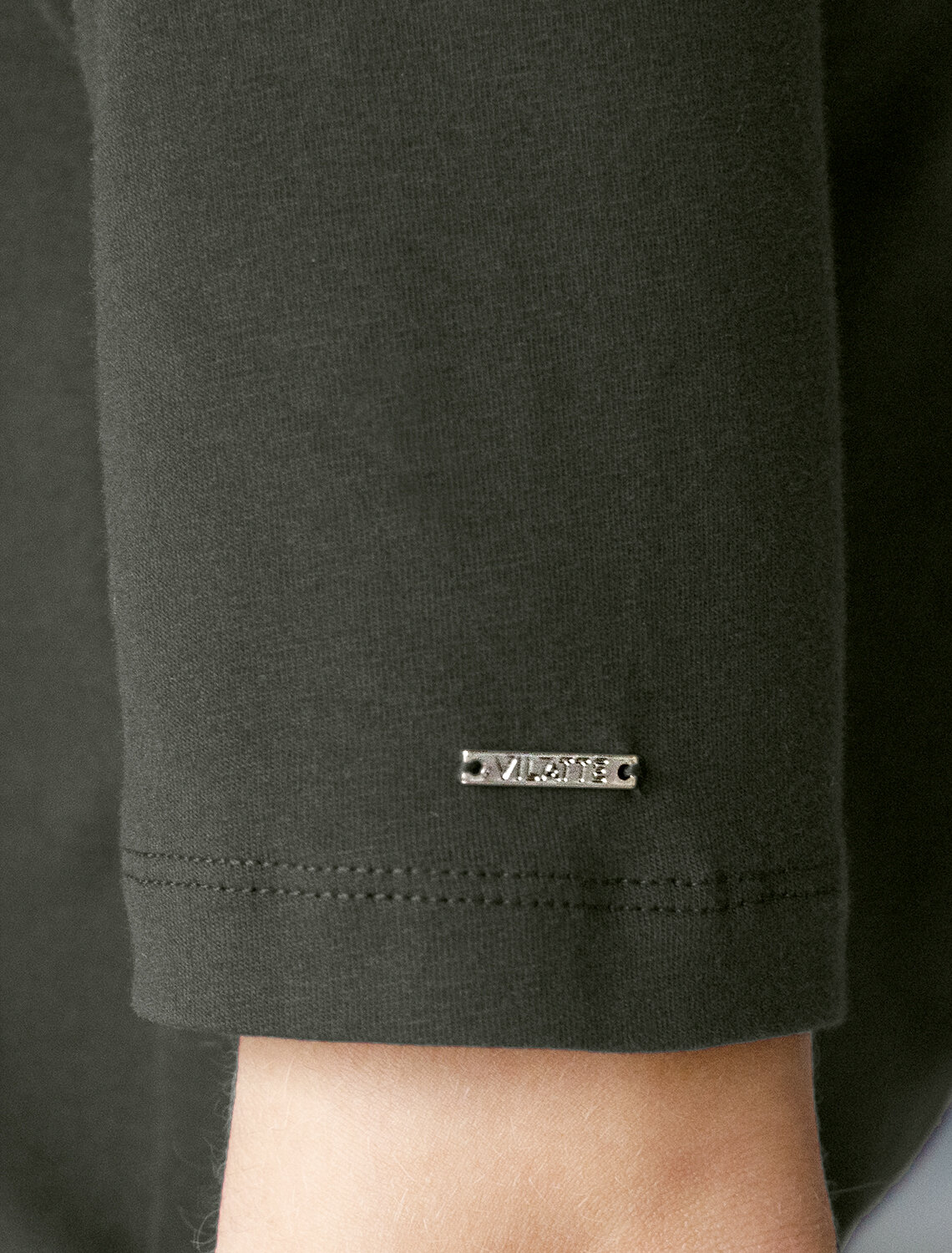 ст. цена1190руб.! VILATTE Джемпер D49.955темно-оливковый