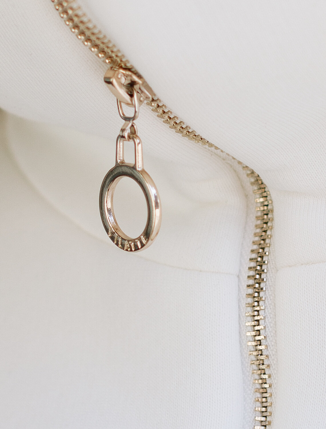 ст. цена2390руб.! VILATTE Джемпер D49.060белый