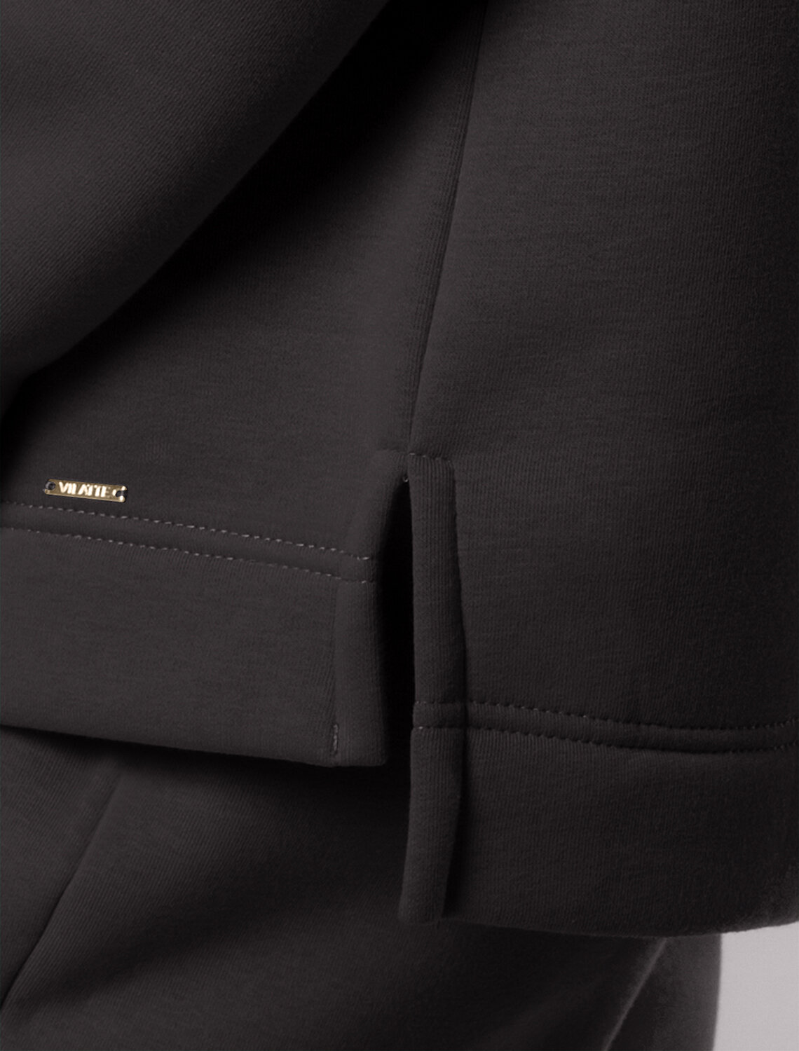 ст. цена2390руб.! VILATTE Джемпер D49.060черный