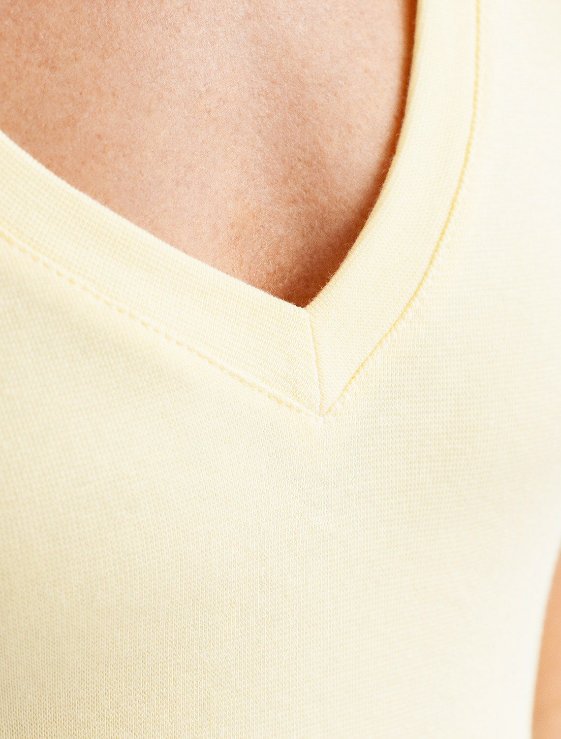 ст. цена1150руб.! VILATTE Футболка D49.126банановый