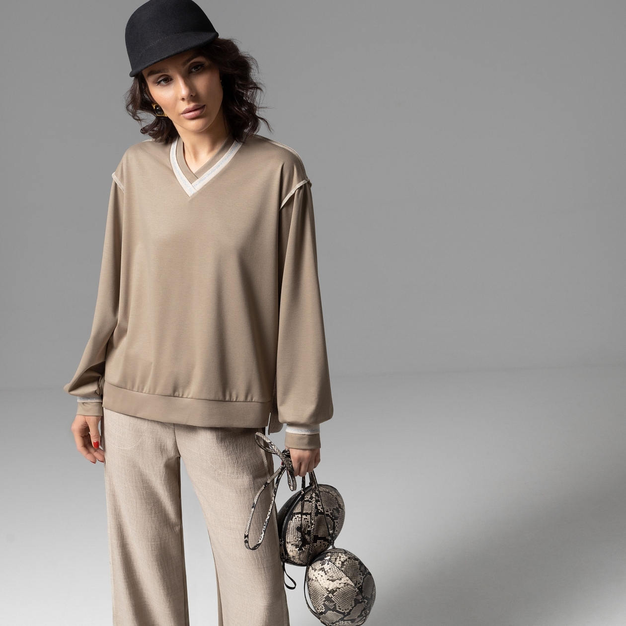 Свитшот с акцентными швами, Успех в руках (бежевый)