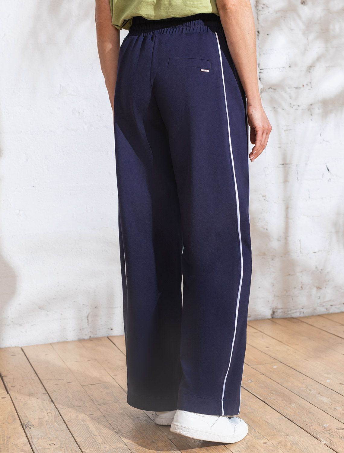 Прямые брюки с лампасами из эластичного футера двухнитки без начеса