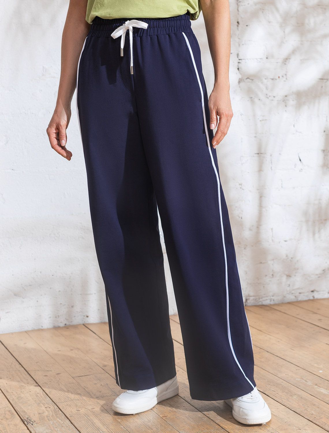 Прямые брюки с лампасами из эластичного футера двухнитки без начеса