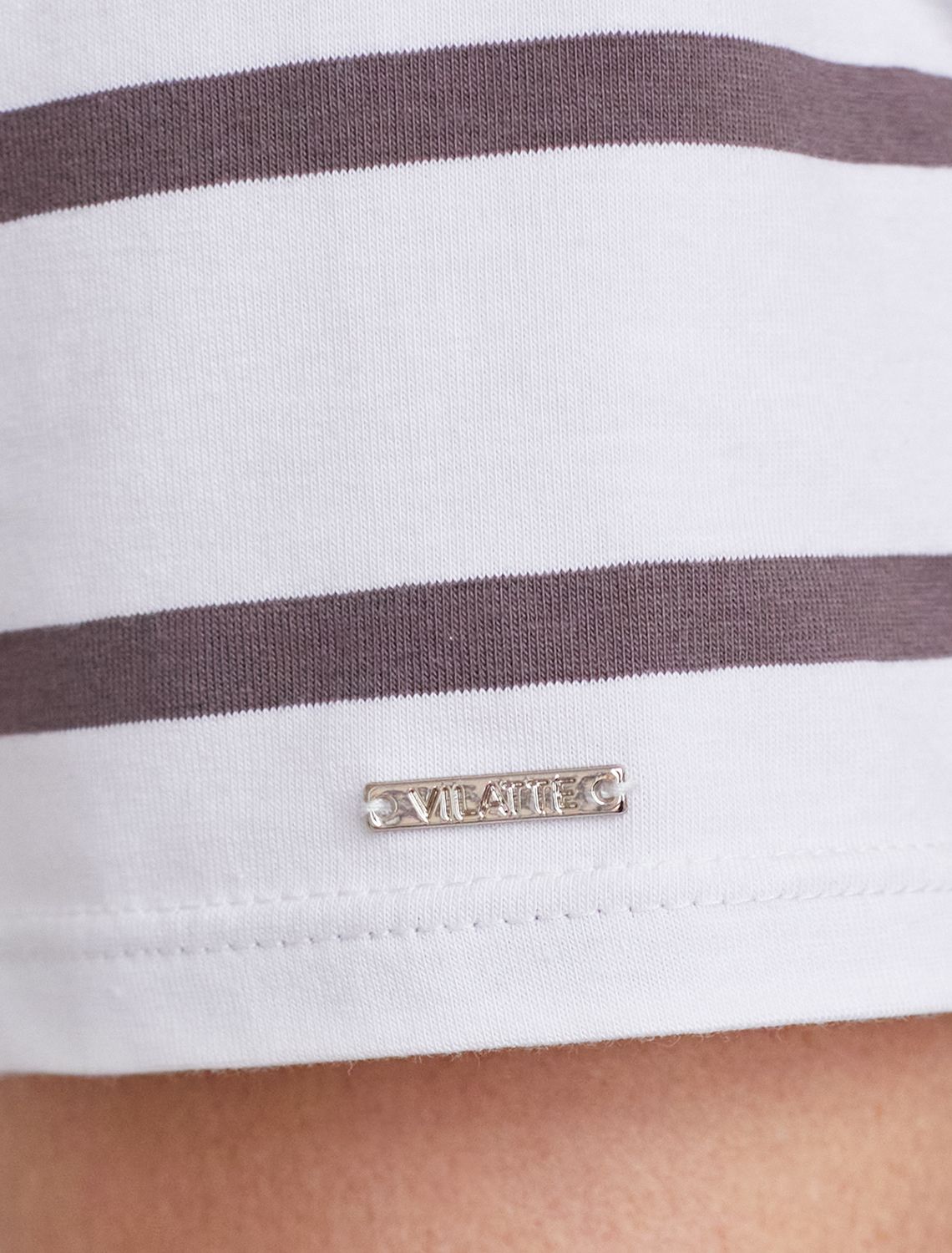 Базовая футболка в полоску полуприлегающая из премиального хлопка с эластаном