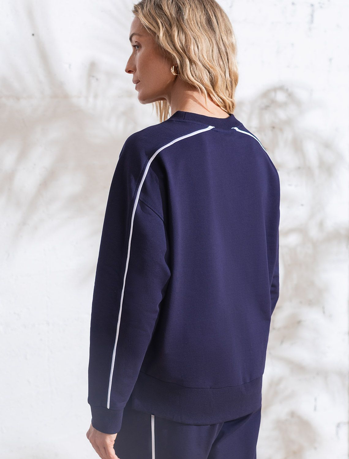 Свитшот с лампасами и разрезами из эластичного футера двухнитки без начеса