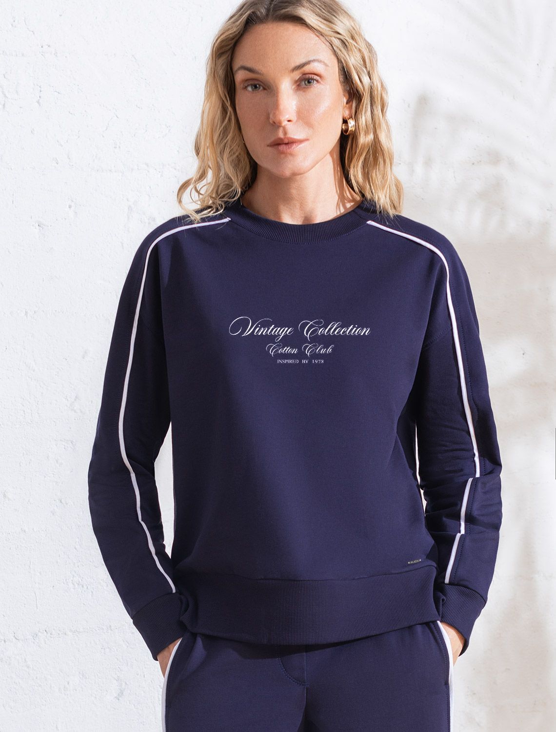 Свитшот с лампасами и разрезами из эластичного футера двухнитки без начеса