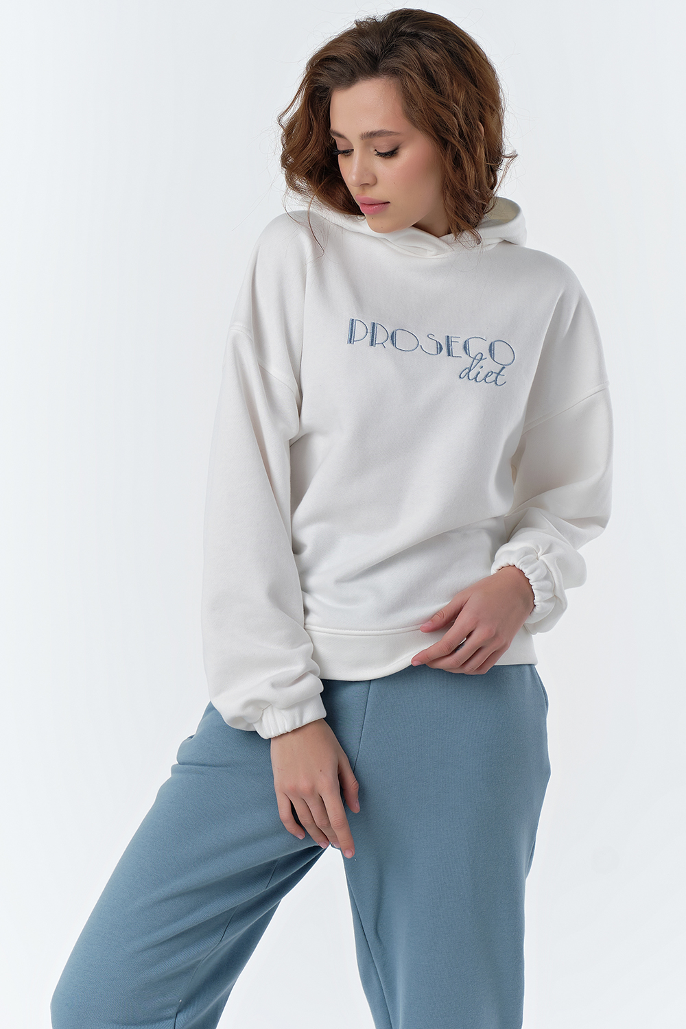 ст. цена4719руб.! Костюм спортивный трикотажный брючный с худи из хлопка бело-голубой