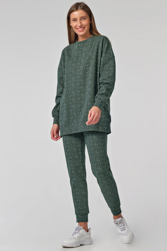 ст. цена3572руб.! Костюм повседневный оверсайз из трикотажа зеленый в крапинку