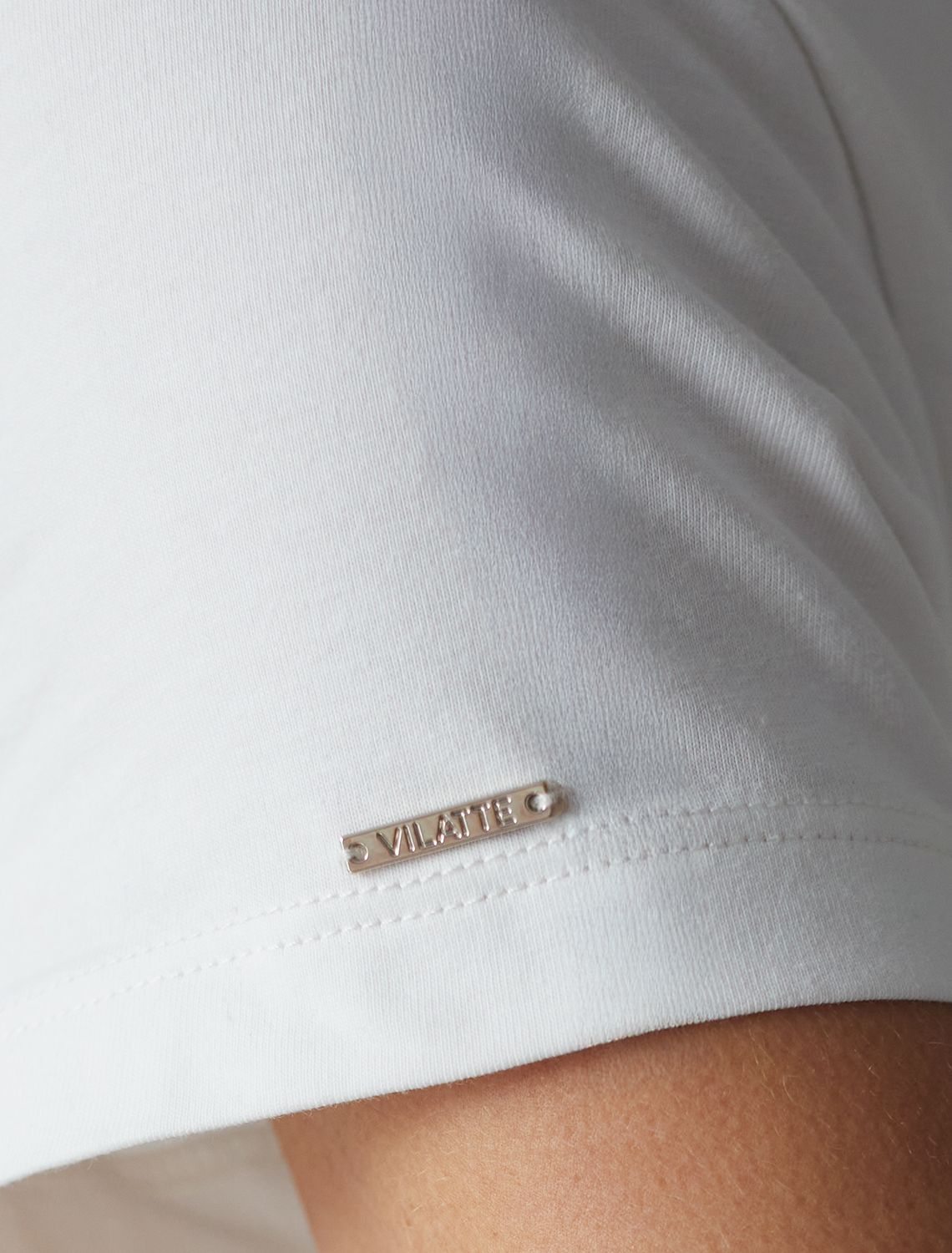 Базовая футболка полуприлегающая из премиального хлопка с эластаном D49.155 белый