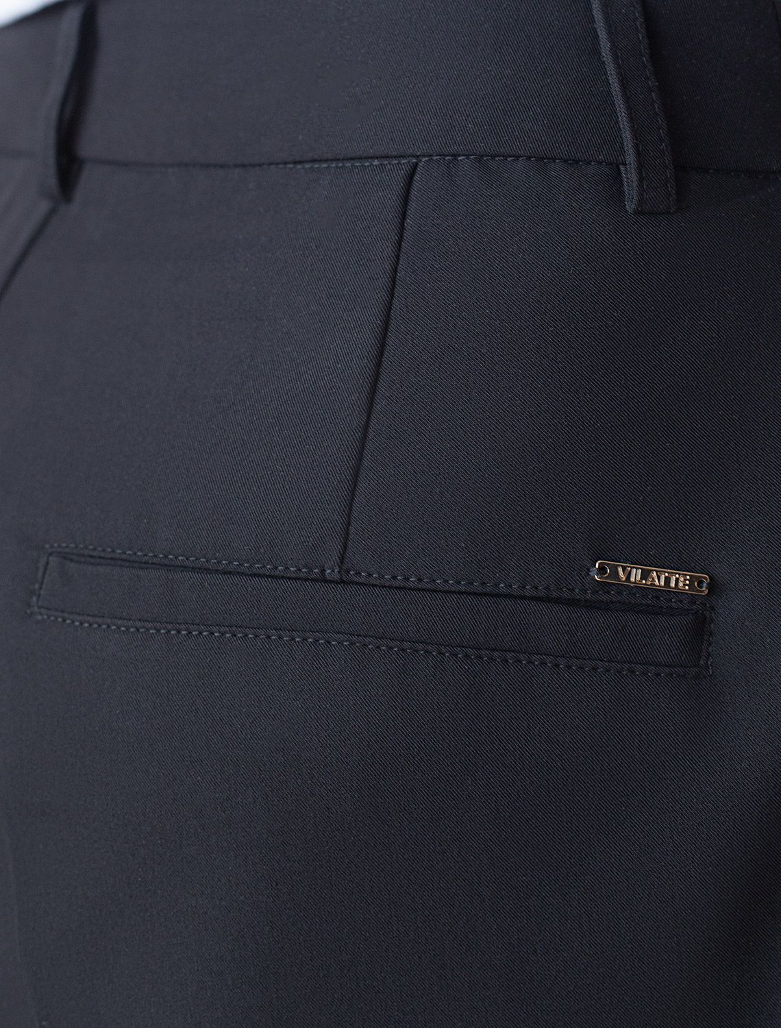 Ст.цена 2190р Шорты D28.056 черный