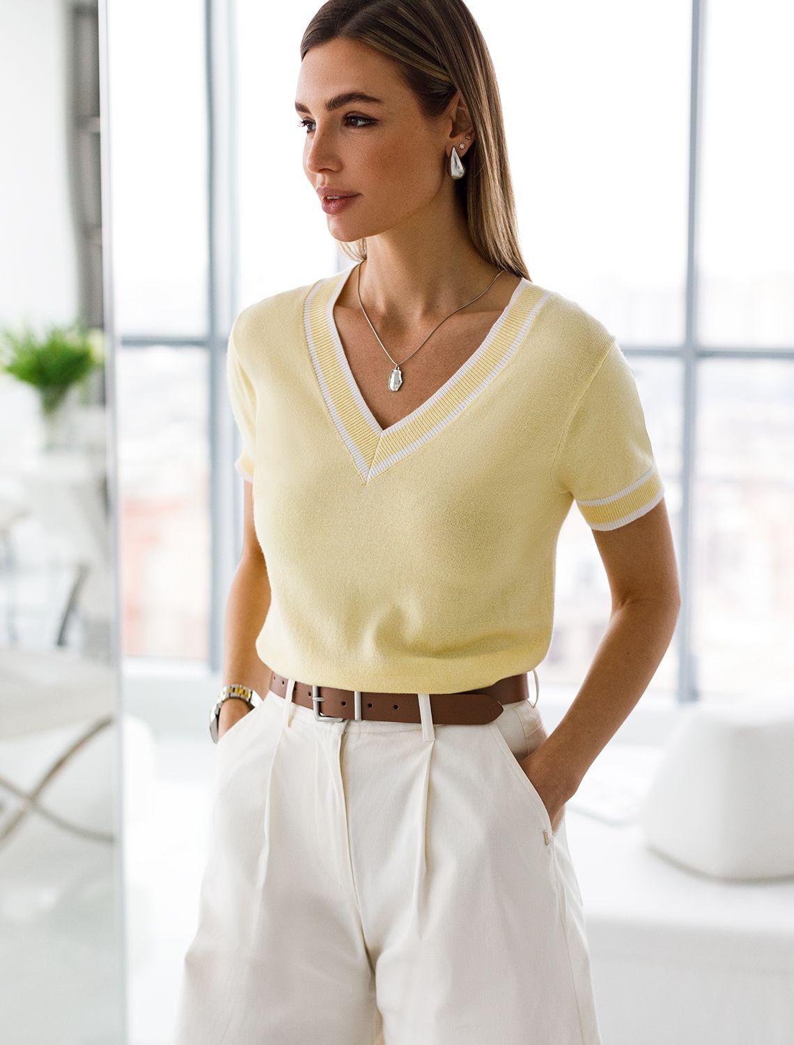 Ст.цена 1890р Джемпер тонкой вязки из вискозы D39.344 банановый