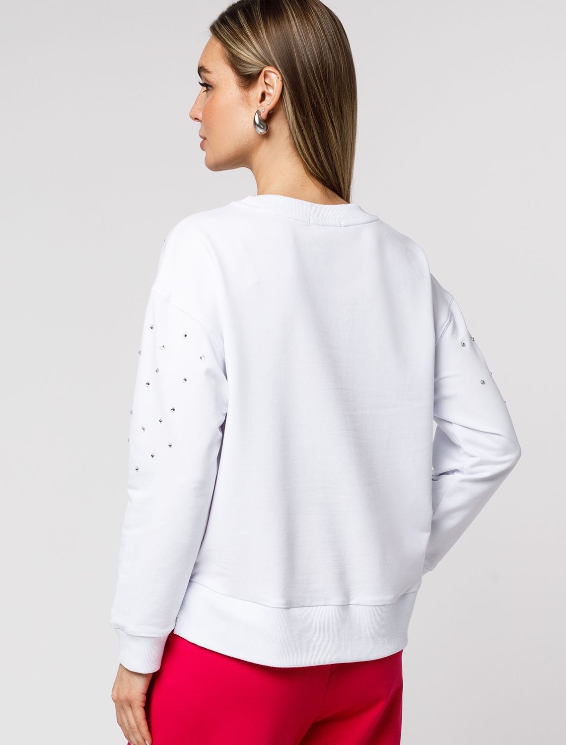 Ст.цена 2790р Свитшот из эластичного футера с принтом стразами D49.072 белый_стразы